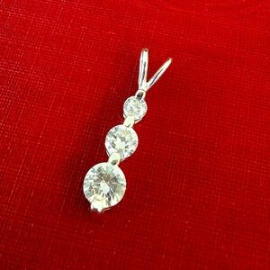 🏵SALE! Faux Diamond Pendant